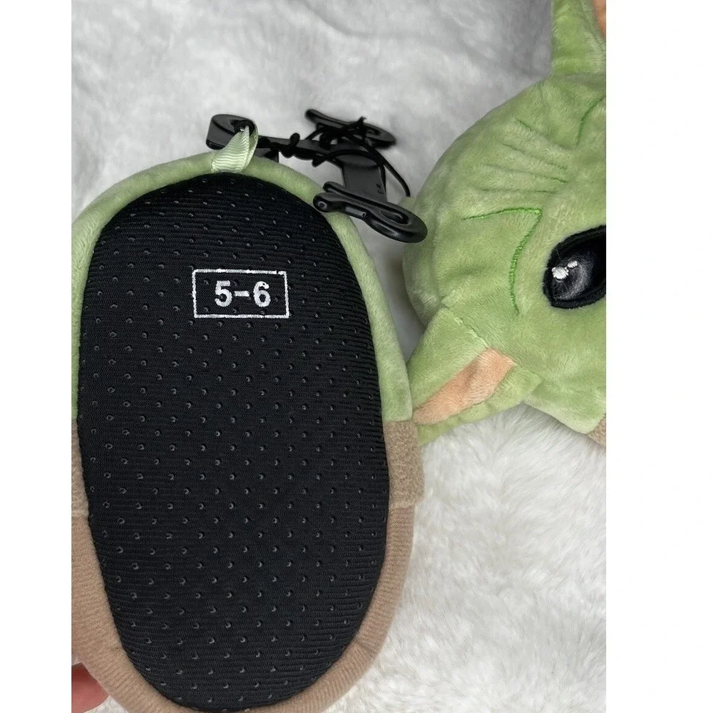 NWT Disney Grogu Baby Yoda Mandalorian Plush Slippers Toddler Size 5/6 Star Wars